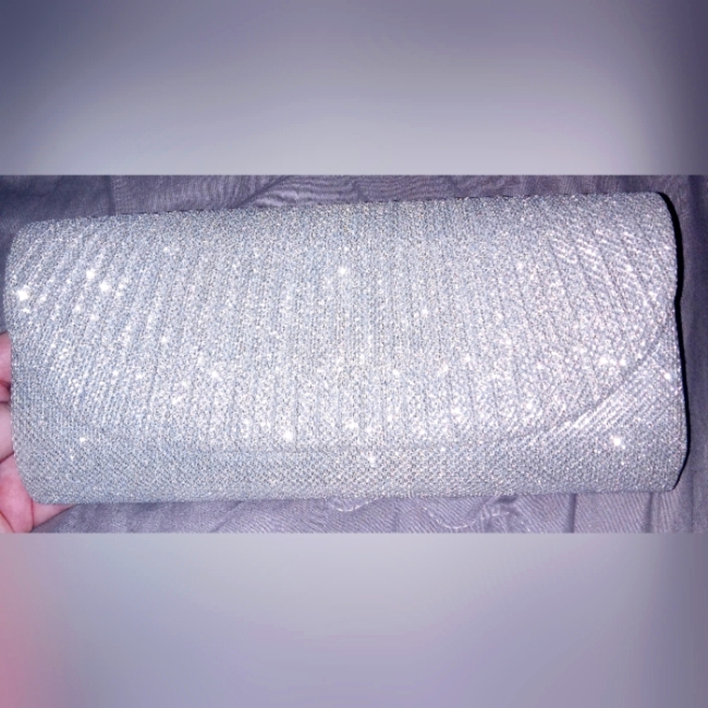 ✨️Host Pick✨️LAURA Silver Sparkle Clutch for Special Occasions